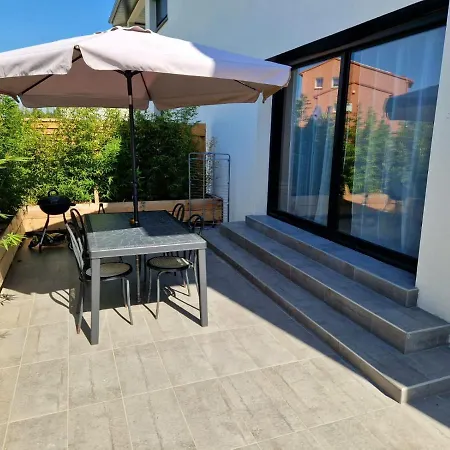 Апартаменты Casa Del Mar Parking Jardin Сент-Мари-ла-Мер