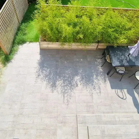 Havre De Paix Jardin Parking Proche Du Bord De